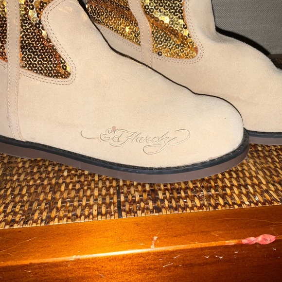 Boots - Picture 4 of 6